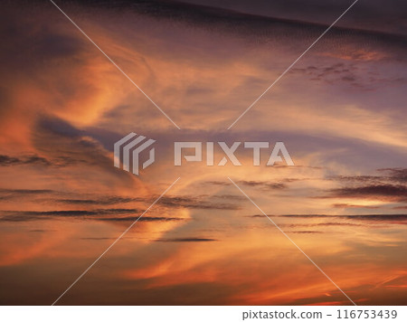 燃燒的晨光 116753439