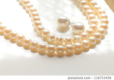 美麗的白色首飾珍珠項鍊素材圖片 116753456