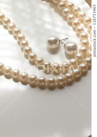 Beautiful white jewelry pearl necklace material image Beautiful white jewelry pearl necklace material image 116753465