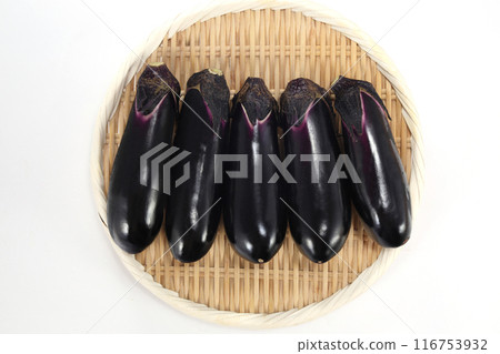 漏杓中的新鮮茄子 漏杓中的新鮮茄子 116753932