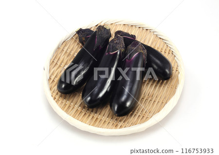 Fresh eggplant in a colander Fresh eggplant in a colander 116753933