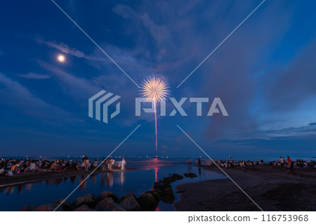 <Kanagawa Prefecture> Kamakura Fireworks Festival: Fireworks launched over the sea 116753968