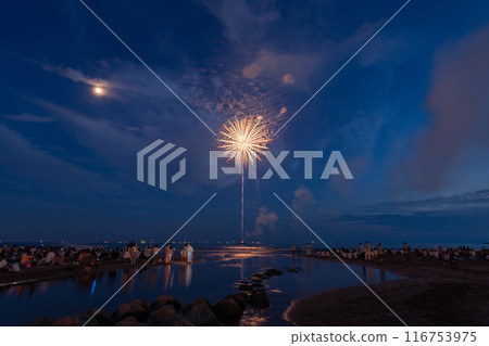 <Kanagawa Prefecture> Kamakura Fireworks Festival: Fireworks launched over the sea <Kanagawa Prefecture> Kamakura Fireworks Festival: Fireworks launched over the sea 116753975