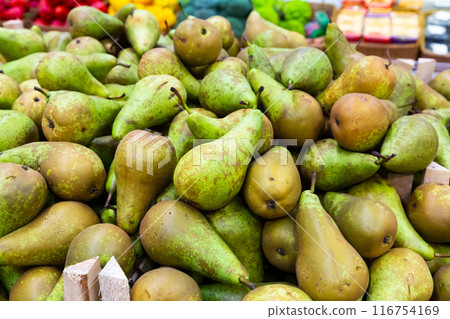 Fresh ripe pears in box ready for sale Fresh ripe pears in box ready for sale 116754169