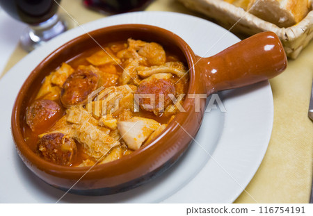 Callos in sauce 116754191