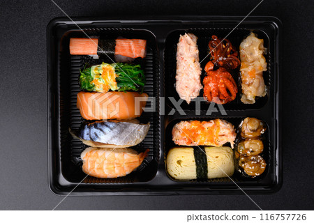 Nigiri sushi and Gunkan maki sushi set in lunch box, Japanese food, Top view Nigiri sushi and Gunkan maki sushi set in lunch box, Japanese food, Top view 116757726