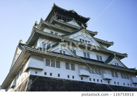 Osaka Castle in the morning 116758918