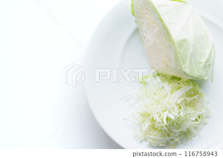 Cabbage_Sliced and halved_3:2 116758943