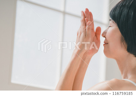 Hand cream with a nice scent Hand cream with a nice scent 116759185
