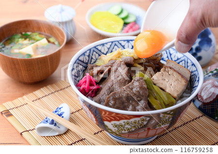 壽喜燒在米飯上 116759258