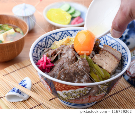 壽喜燒在米飯上 116759262