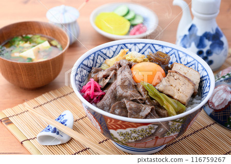 壽喜燒在米飯上 壽喜燒在米飯上 116759267