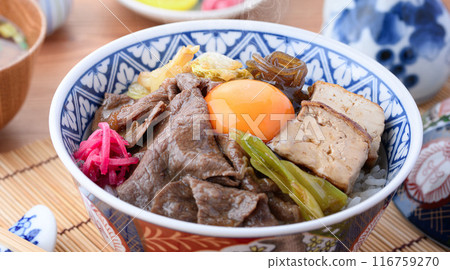 壽喜燒在米飯上 116759270