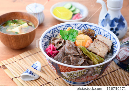 壽喜燒在米飯上 116759271