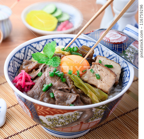 Sukiyaki on rice 116759296