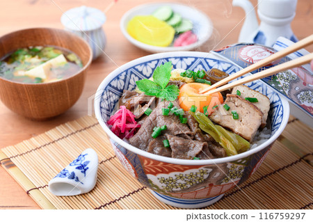 壽喜燒在米飯上 壽喜燒在米飯上 116759297