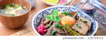 壽喜燒在米飯上 壽喜燒在米飯上 116759312