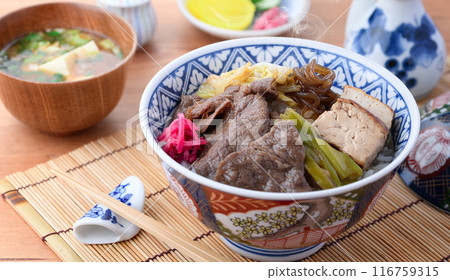 Sukiyaki on rice 116759315