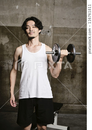 young man training in the gym 116761811