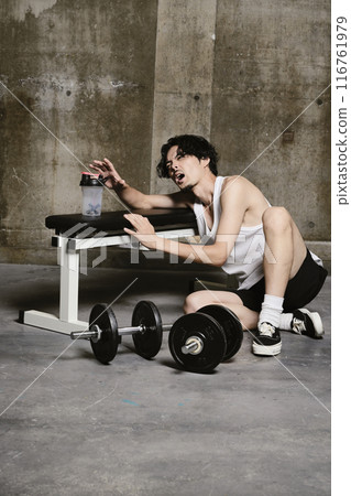 young man training in the gym 116761979