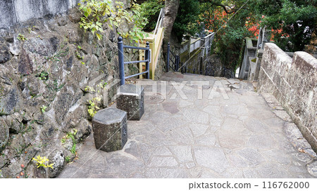 Heiburizaka: Rest area midway up the stairs [Nagasaki City, Nagasaki Prefecture] 116762000