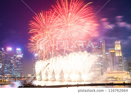 Fireworks celebrating Singapore's Independence Day over Marina Bay 116762664