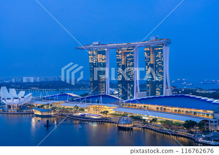Spectacular view of Singapore: Night view of Marina Bay from above 116762676