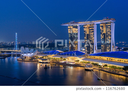 新加坡的壯麗景色 - 從上方看濱海灣的夜景 116762680