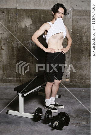 young man training in the gym 116764169