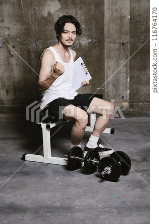 young man training in the gym 116764170
