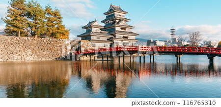 Matsumoto Castle or Crow Castle in Autumn, is one of Japanese premier historic castles in easthern Honshu. Landmark and popular for tourists attraction in Matsumoto city, Nagano Prefecture, Japan Matsumoto Castle or Crow Castle in Autumn, is one of Japanese premier historic castles in easthern Honshu. Landmark and popular for tourists attraction in Matsumoto city, Nagano Prefecture, Japan 116765310