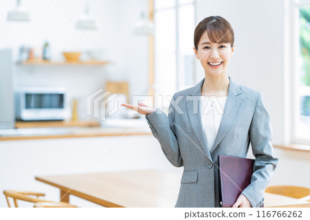 賣房地產的女商人 116766262