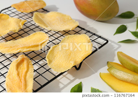 Dried mango chips with fresh sliced mango 116767164