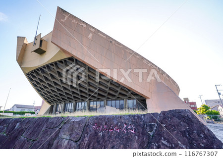 丹下健三設計的舊香川縣立體育館（香川縣高松市），又稱船舶體育館 116767307