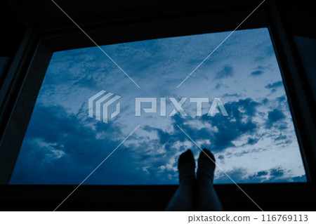 Minimalist scene showcasing a tranquil and peaceful sky, perfect for creative and background imagery, invoking calm and relaxation. 116769113