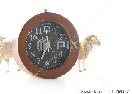 與鬧鐘和羊的睡眠圖像 與鬧鐘和羊的睡眠圖像 116769397