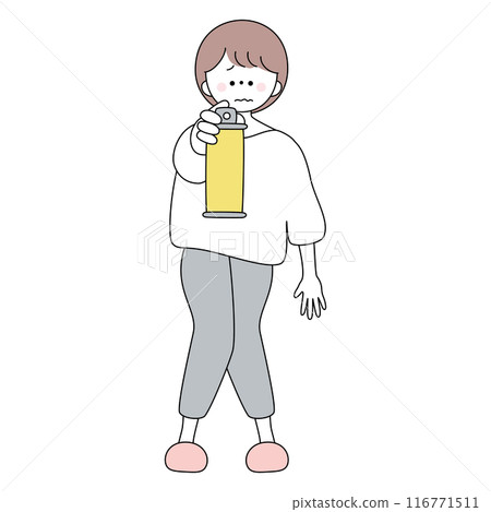 一名短髮女子緊張地拿著殺蟲劑在她面前 一名短髮女子緊張地拿著殺蟲劑在她面前 116771511