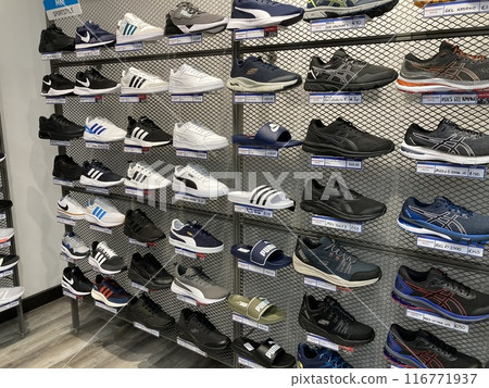 Overseas shoe sales shelves Overseas shoe sales shelves 116771937