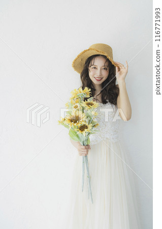 Woman in wedding dress holding sunflowers Woman in wedding dress holding sunflowers 116771993