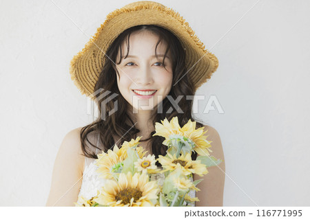 Woman in wedding dress holding sunflowers 116771995