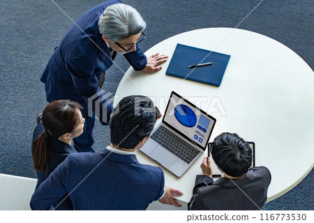 group of business people meeting 116773530