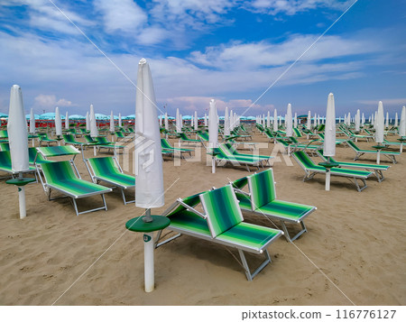 the sunbeds and parasols on the beach 116776127