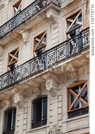 This building is secure because it is dangerous 116778716