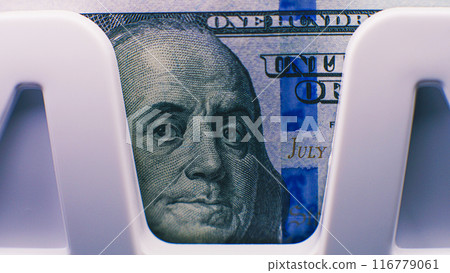 Cash counting machine counts hundred dollar bills for currency exchange Cash counting machine counts hundred dollar bills for currency exchange 116779061
