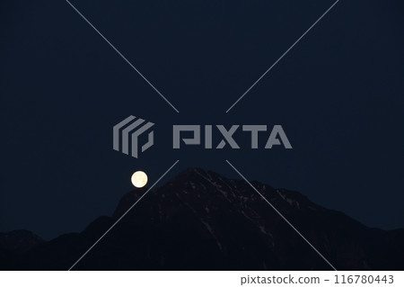 The May moon setting over the Marishiten peak of Mount Kaikoma in the Southern Alps, Kobuchizawa Town, Hokuto City The May moon setting over the Marishiten peak of Mount Kaikoma in the Southern Alps, Kobuchizawa Town, Hokuto City 116780443