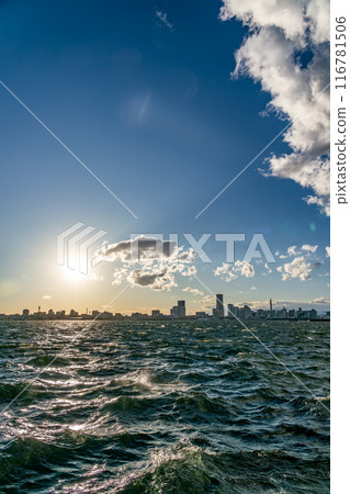 [神奈川縣] 隔海眺望黃昏的橫濱港未來街景 116781506