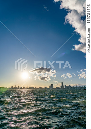 [神奈川縣] 隔海眺望黃昏的橫濱港未來街景 116781508