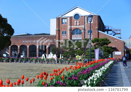 Sumoto Artisan Square (Awajishima), a renovated former Kanebo Sumoto factory from the Meiji period: view from the Civic Square 116781799