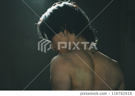 Man's body 116782918