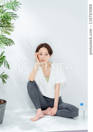 中年女子瑜珈坐姿 116783068